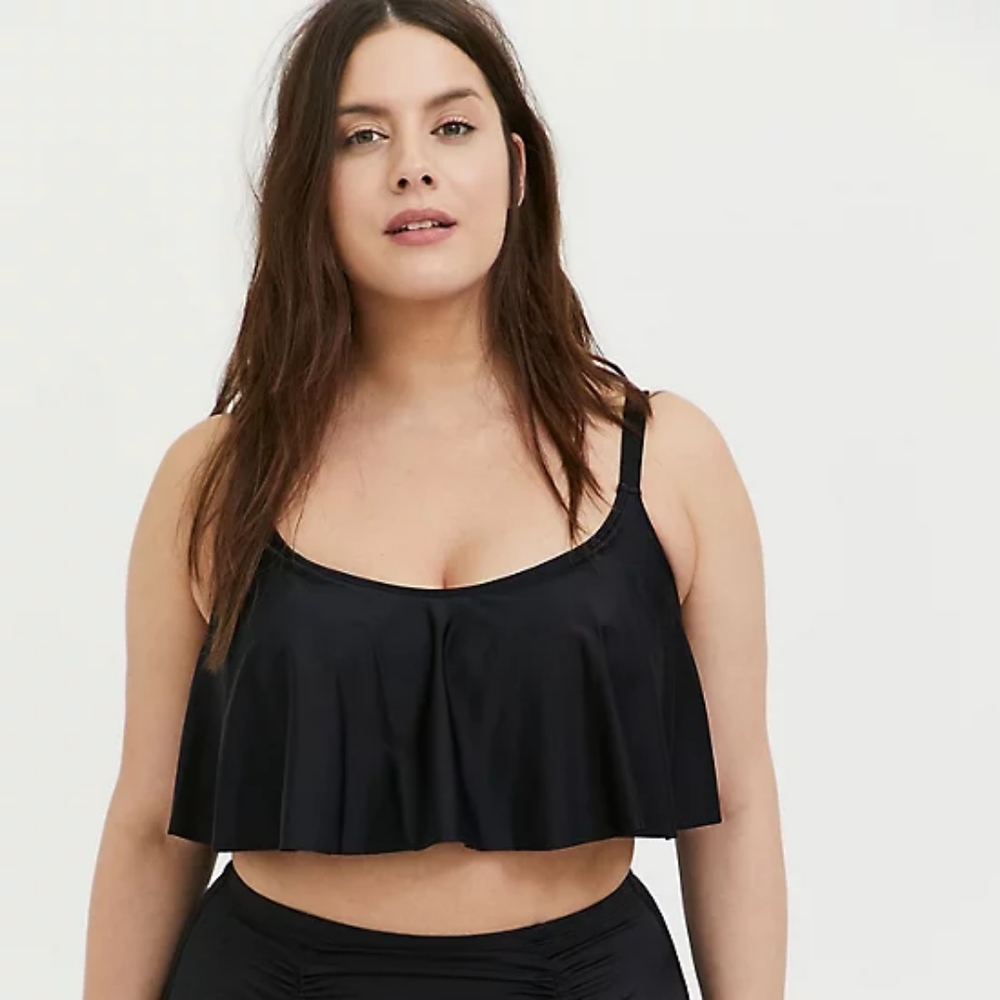 Torrid NWOT Black Wireless Flirt Flounce Bathing Suit Bikini Swim Top